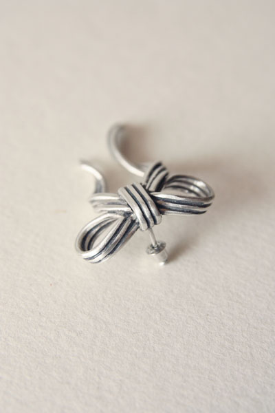 画像: Stripe Ribbon 片耳ピアス (Silver)